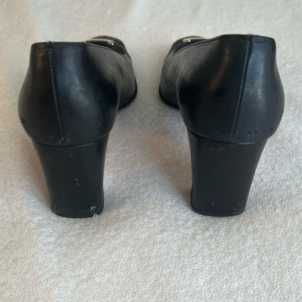 Vintage 1970s 1980s Salvatore Ferragamo Black Italian Leather Heels Gold Accent - Picture 6 of 17